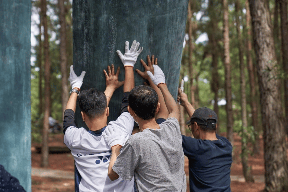 Hoàng Mai Thiệp đi tìm tiếng nói trong những khối kim loại